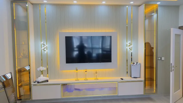 Konya'da anahtar teslim yenilediğimiz dairenin salonunda ışıklı TV duvarı