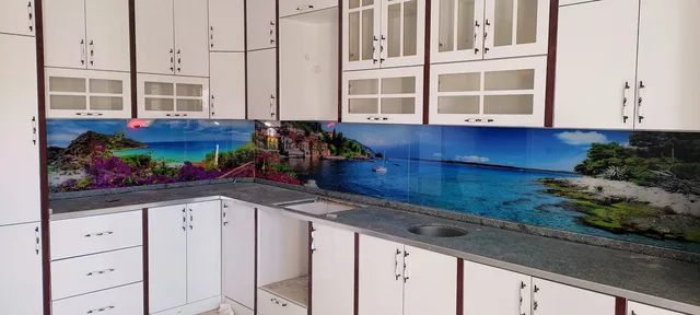 Deniz Manzaralı Cam Panel, Kapaklı Mutfak