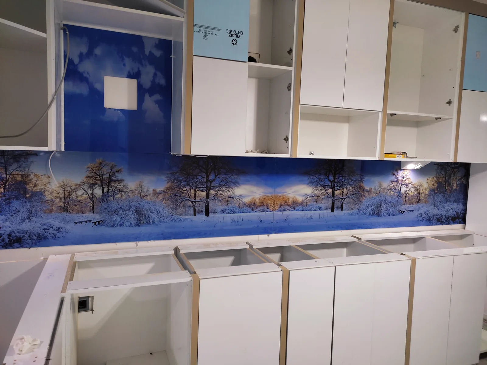 Kış Manzaralı Cam Panel, Beyaz Mutfak: fotoğraf 3