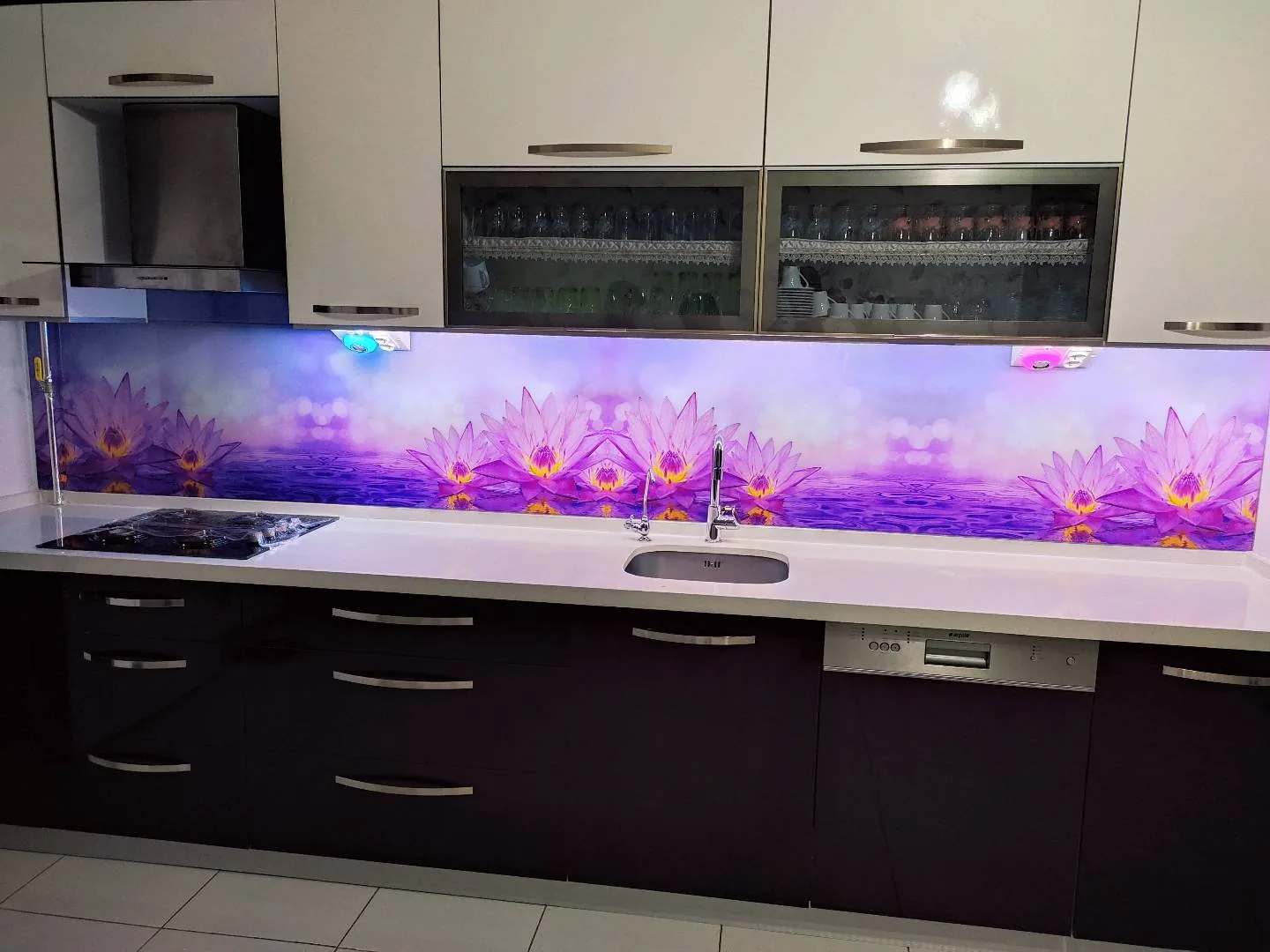 Mor Çiçek Desenli Cam Panel, Mürdüm Mutfak: fotoğraf 1