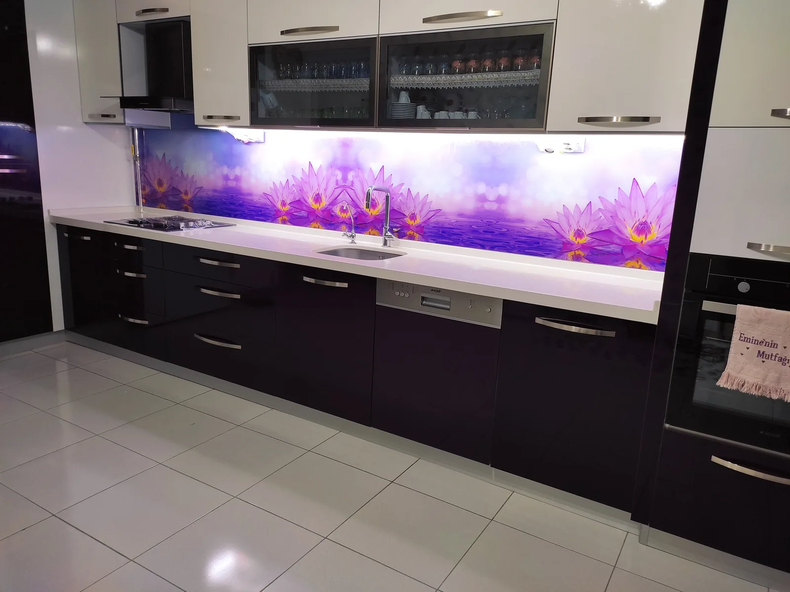 Mor Çiçek Desenli Cam Panel, Mürdüm Mutfak: fotoğraf 2