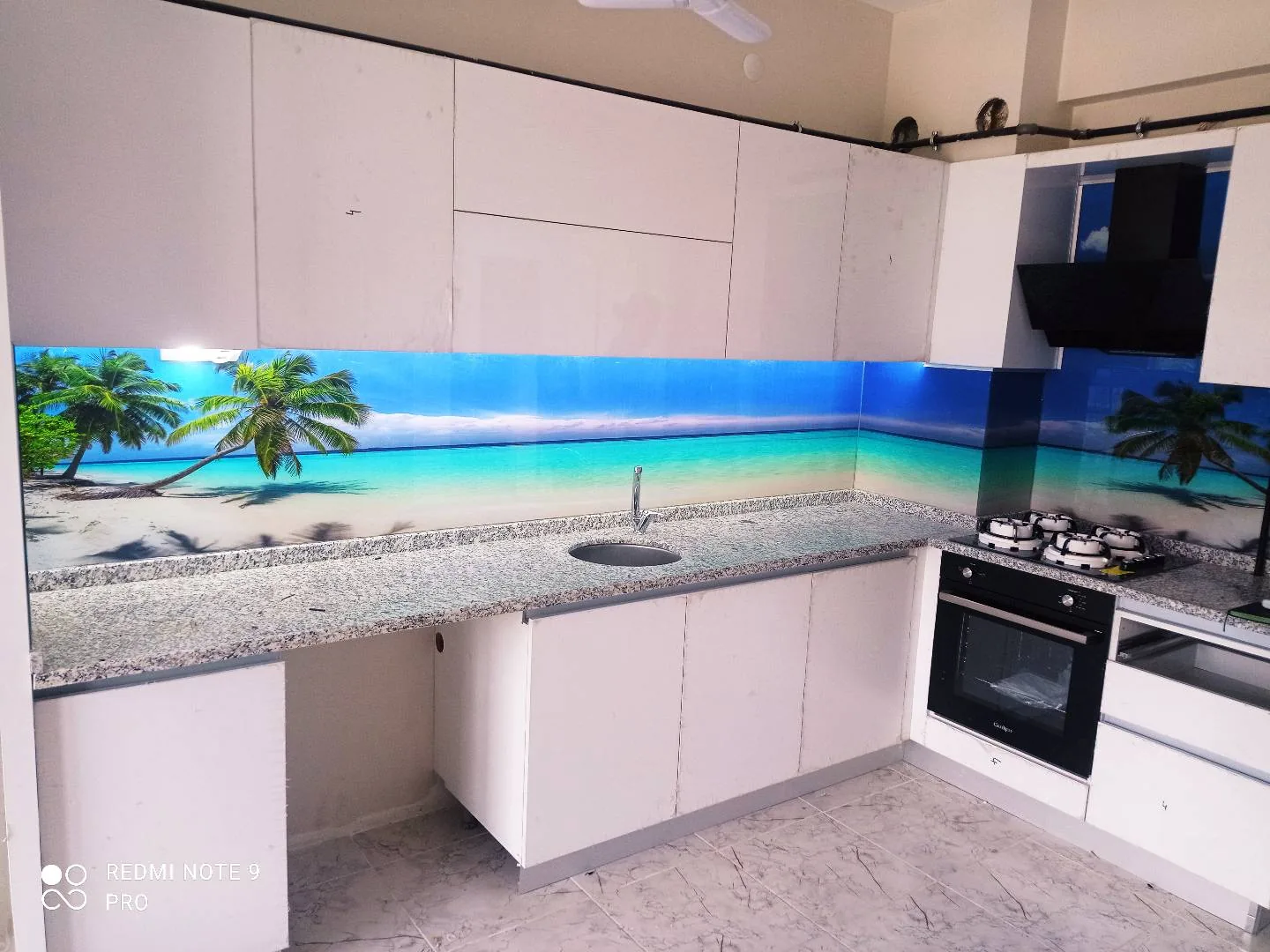 Tropik Plaj Desenli Cam Panel, Beyaz Mutfak: fotoğraf 3