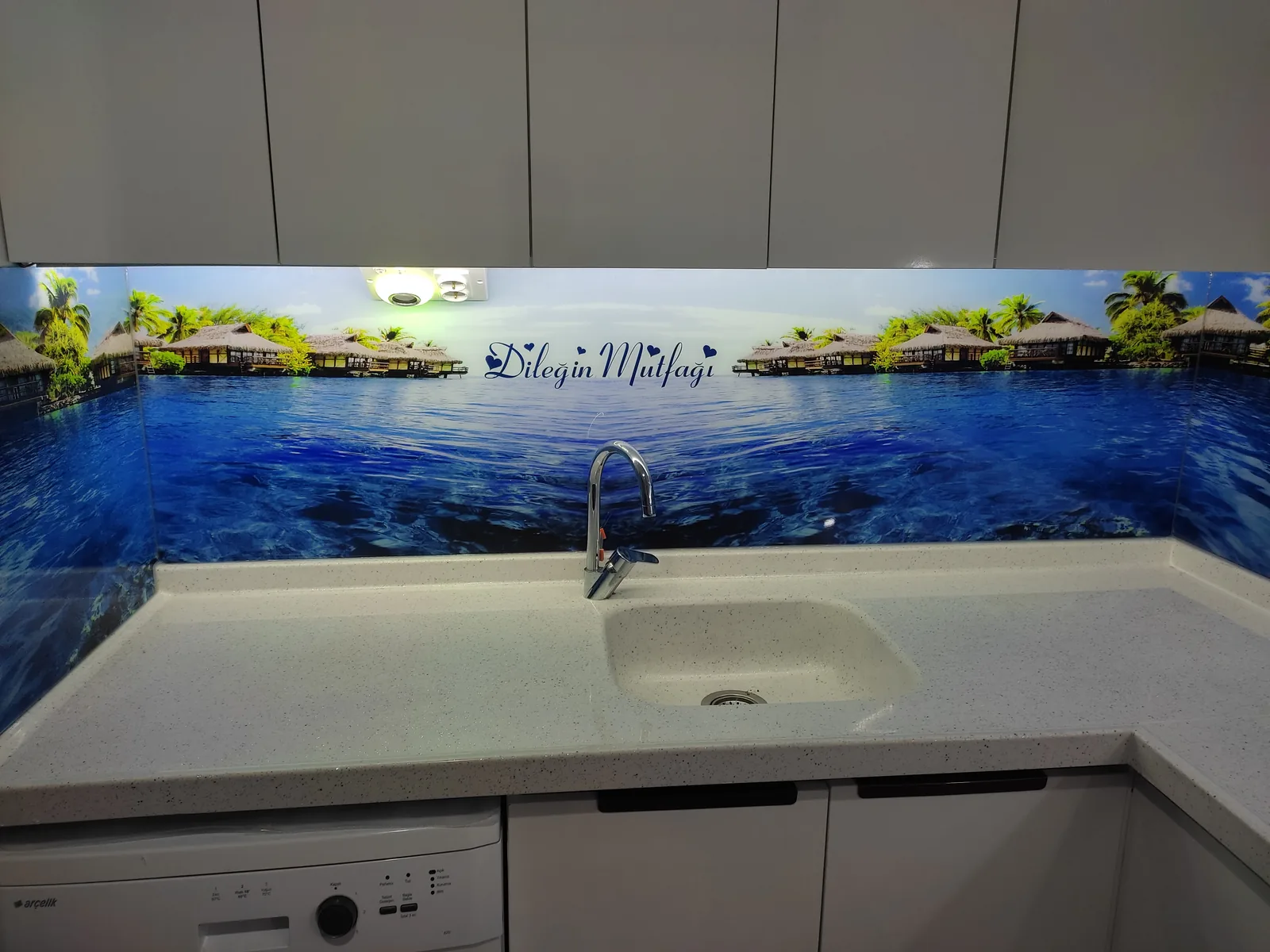 Sahil Manzaralı Cam Panel, Krem Mutfak: fotoğraf 2