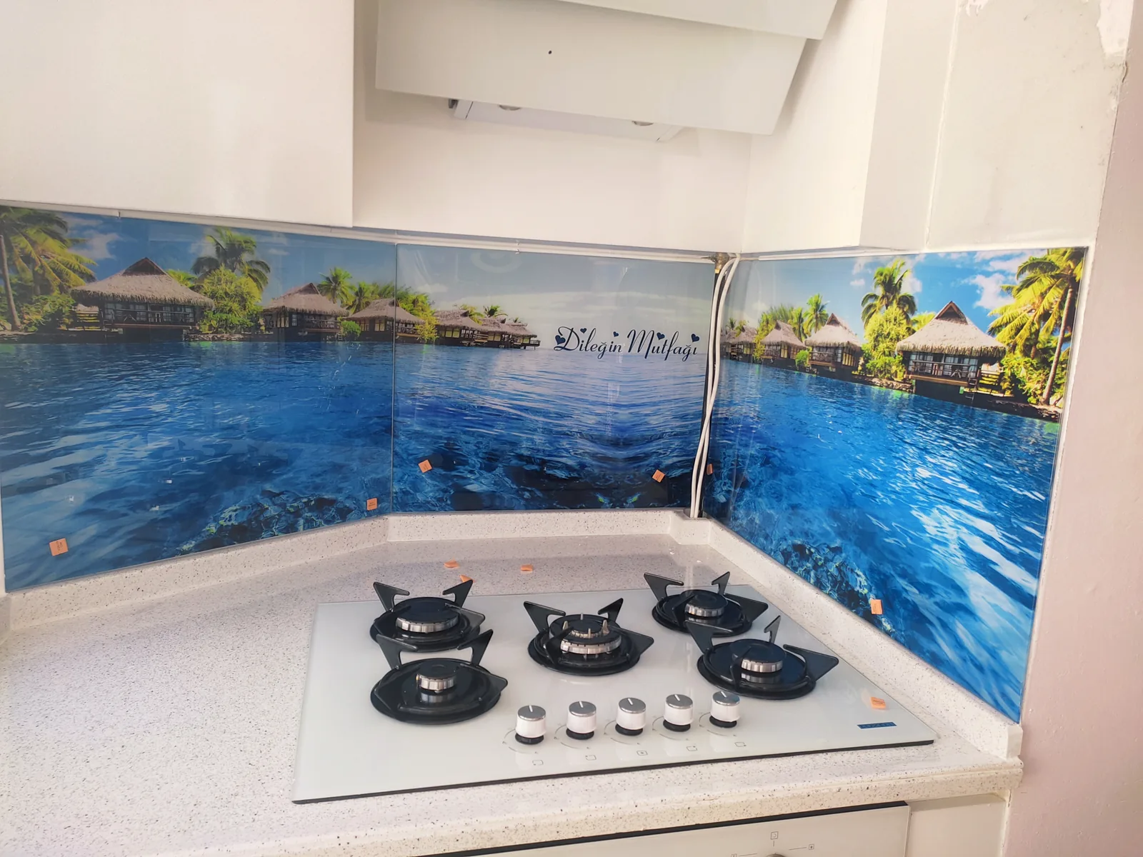 Sahil Manzaralı Cam Panel, Krem Mutfak: fotoğraf 3