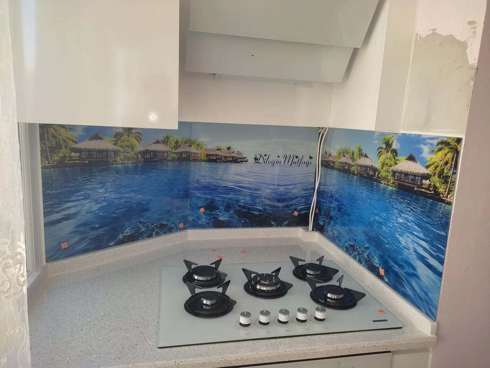 Sahil Manzaralı Cam Panel, Krem Mutfak: fotoğraf 4